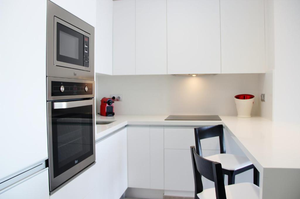 A kitchen or kitchenette at Penthouse Over The Sea