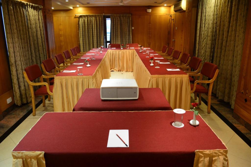 Konferenční prostory v ubytování The Samrat Hotel near Pune Railway Station