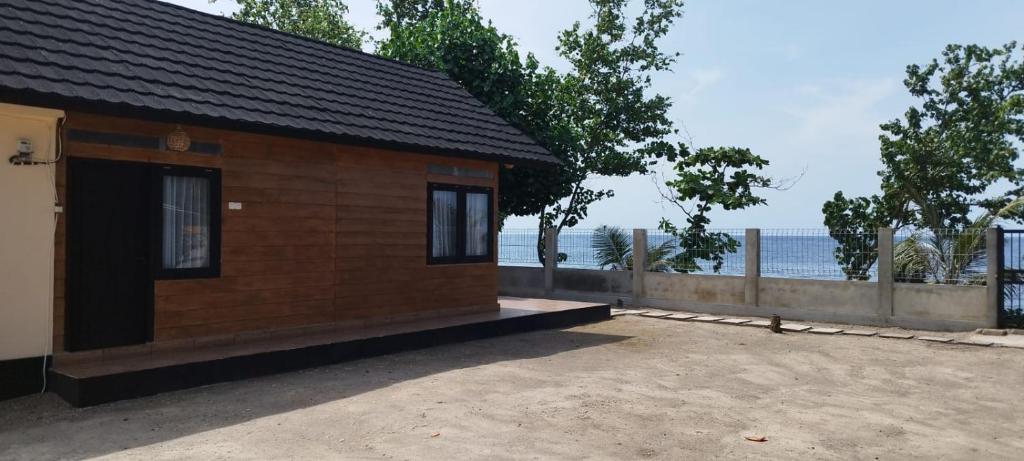 a small building with a view of the ocean at Oreo Beach Villa Kayangan in Luhuk