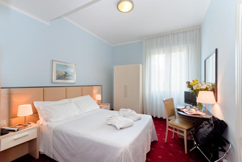 Postel nebo postele na pokoji v ubytování Hotel Columbia Terme