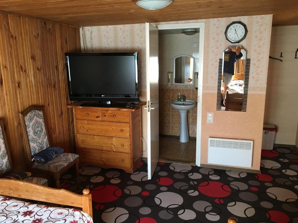 TV a/nebo společenská místnost v ubytování Tolli Hostel & Holiday House