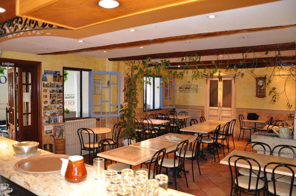 Restaurace v ubytování Logis Grand Hotel Bain