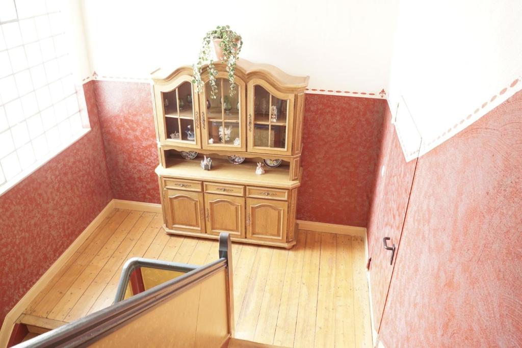 a bathroom with a wooden hutch in a room at Pension Post in Twiste