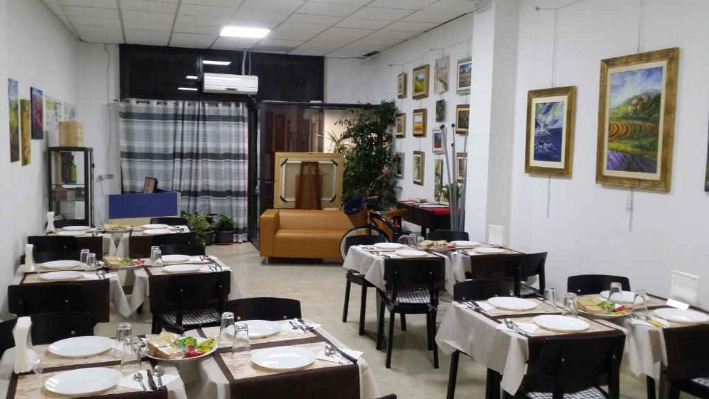 A seating area at Terra del Sole Vittoria