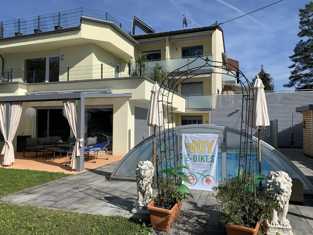 a house with a sign in front of it at enJoy Appartements in Sankt Kanzian