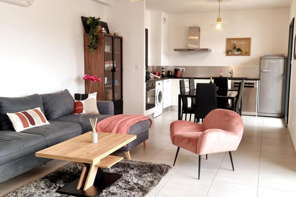 Godichard Apartment in a residence for 46 people with swimming pool and