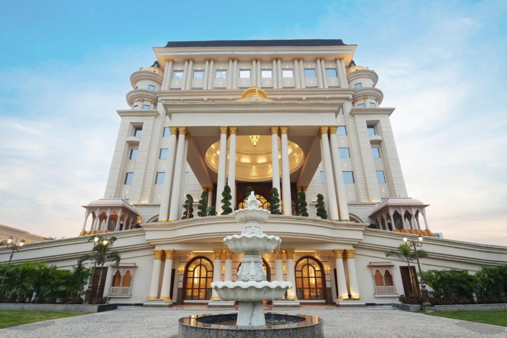 a building with a fountain in front of it at Hotel Maharaja Palace Rohtak in Kahrāwar