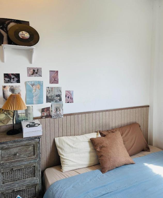 a bedroom with a bed and a table with a lamp at Chái Nho Homestay in Da Lat