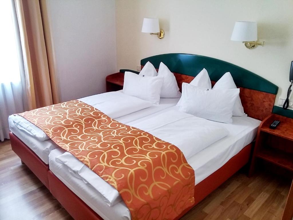 Uma cama ou camas num quarto em Hotel Domizil