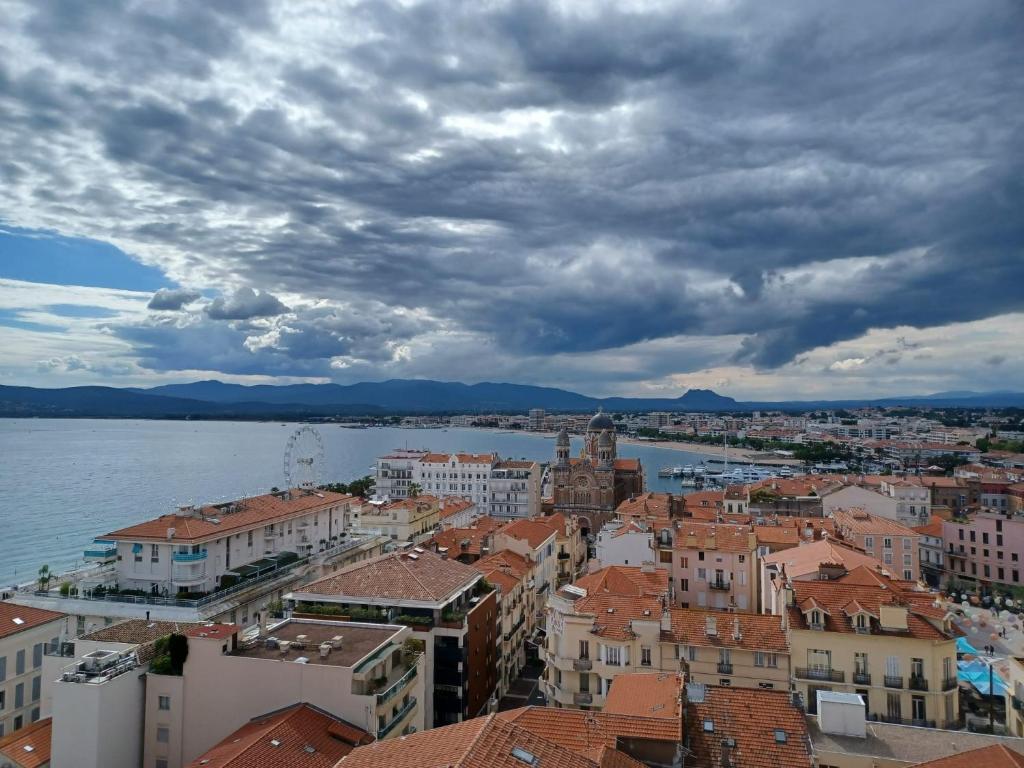 an aerial view of a city with water and buildings at Appartement vue mer in Saint-Raphaël