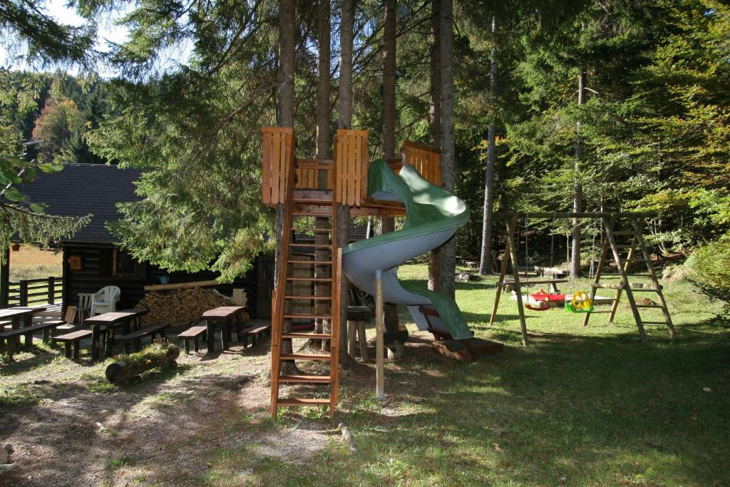 Herní místnost nebo prostor pro děti v ubytování Fikfak cottage