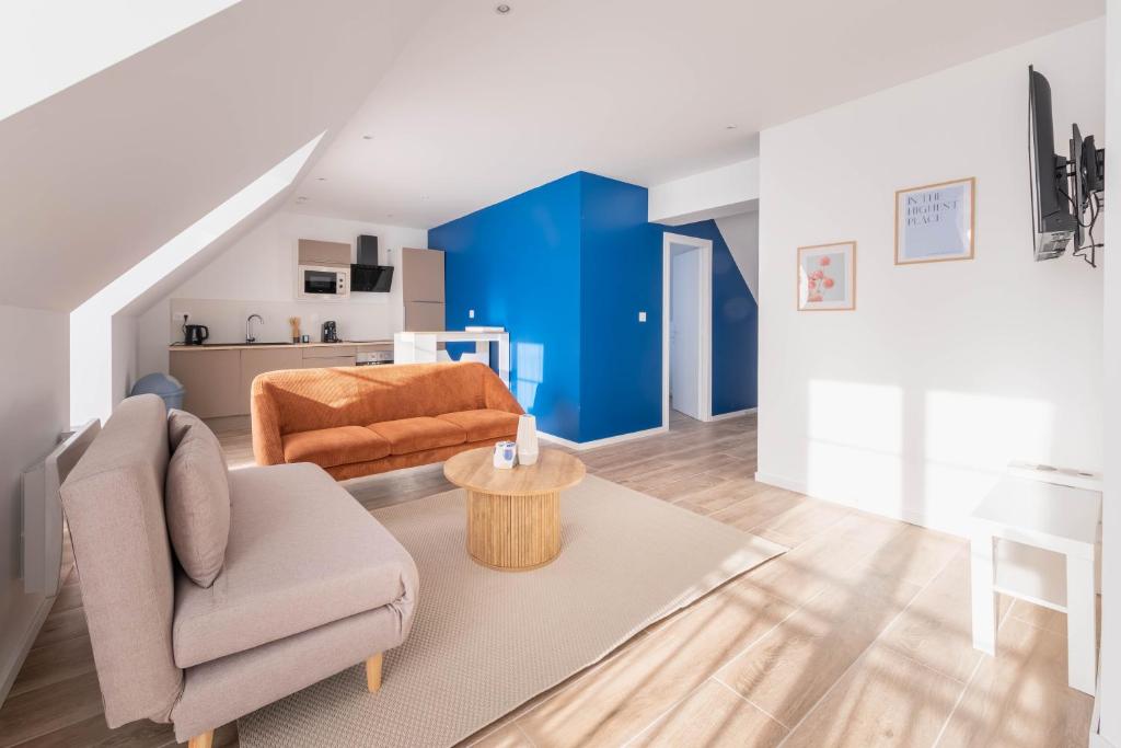 a living room with a couch and a table at La perle de Montargis - Charmant T2 in Montargis