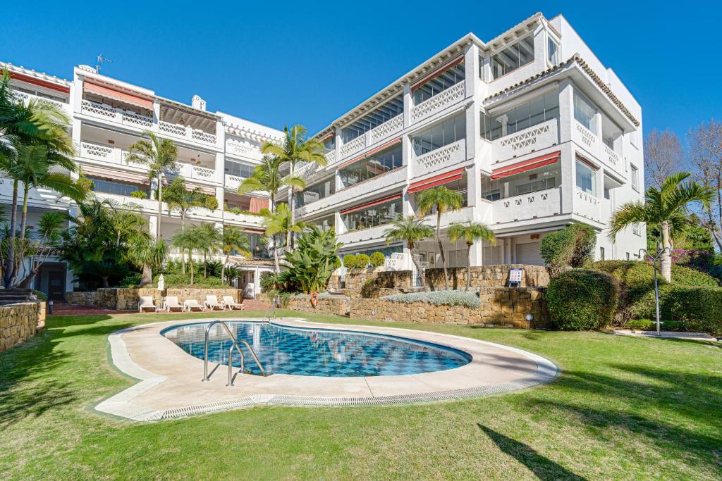 Las Cañas Beach - Marbella Golden Mile by Finest Rentals
