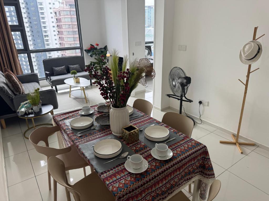 Robertson S15 KLCC Alor Street Bukit Bintang 5Pax