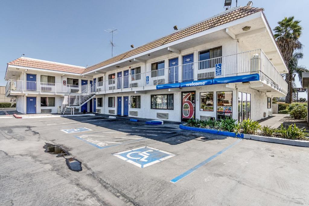 a parking lot in front of a building at Motel 6 Modesto, CA in Modesto