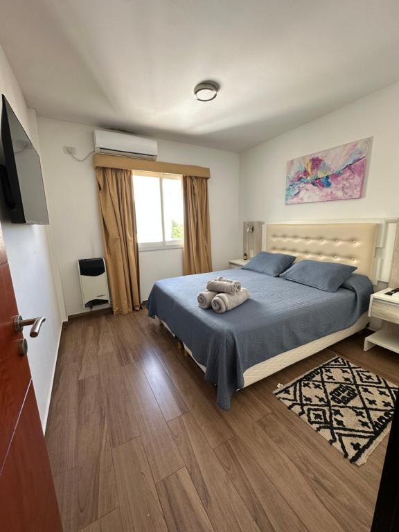 a bedroom with a bed with blue sheets and a window at Dpto 15 - Colon - 2 DORMITORIOS - PQ ALQUILERES TEMPORARIOS in Colón