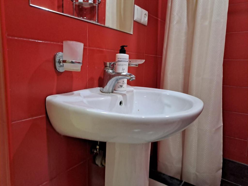 فضای داخلی Cozy Apartment in the Center of Saburtalo در تفلیس - تصویر ۳