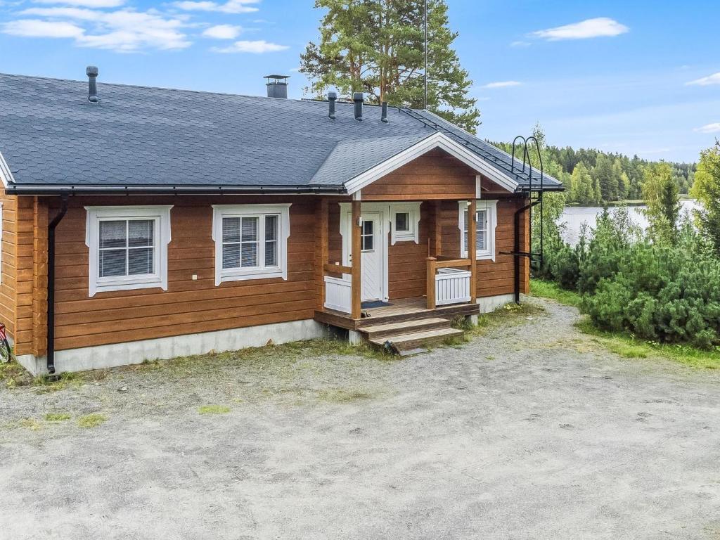 a log cabin with a driveway in front at Holiday Home Kaislaranta by Interhome in Lahdenkylä