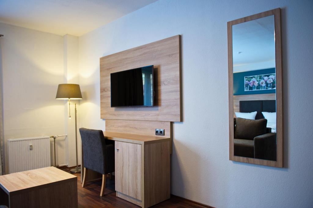 TV a/nebo společenská místnost v ubytování BlnCty Hotel