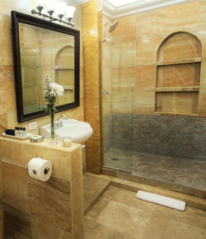 Vannituba majutusasutuses La Isabela Suites