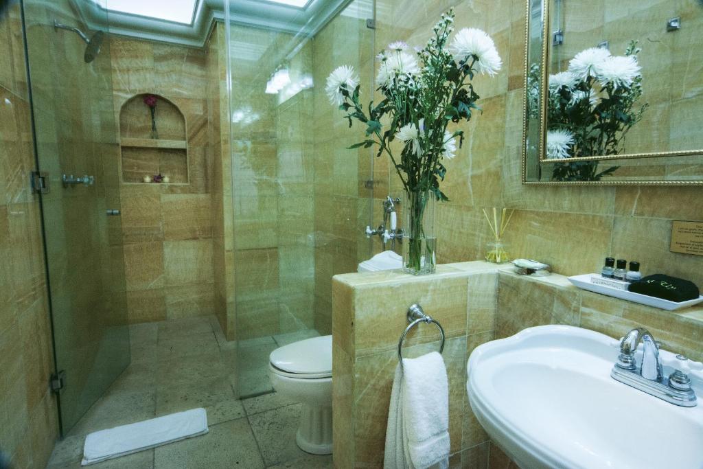 Vannituba majutusasutuses La Isabela Suites