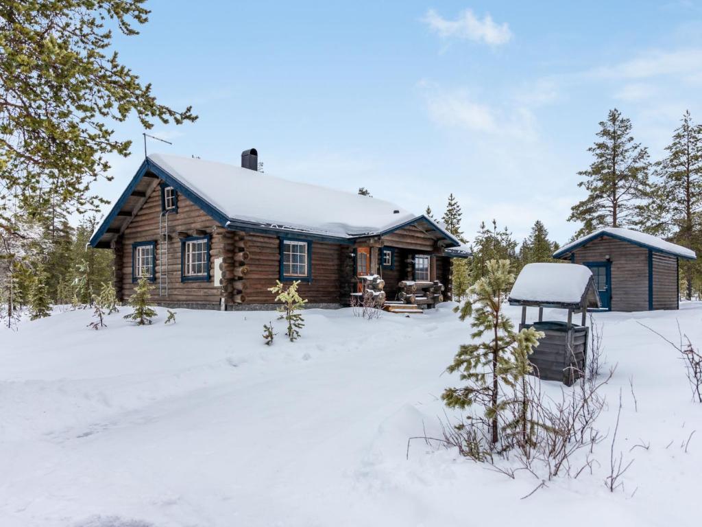 a log cabin in the snow with snow on the ground at Holiday Home Hanhela by Interhome in Äkäslompolo
