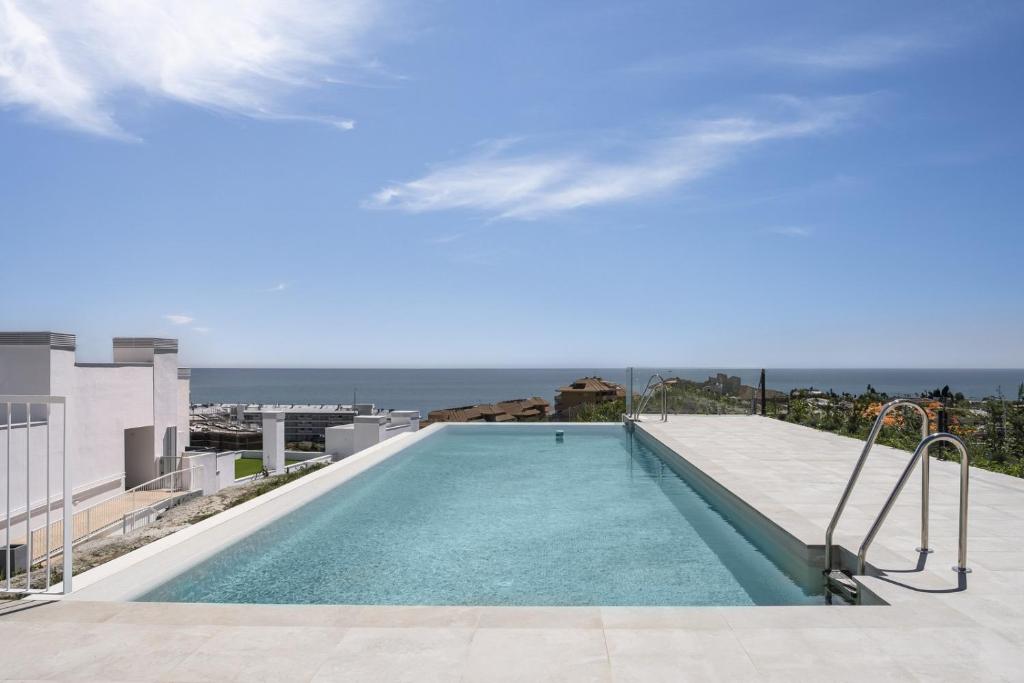 Terraza Mar - Apartment with Rooftop Pool, Carvajal, Fuengirola