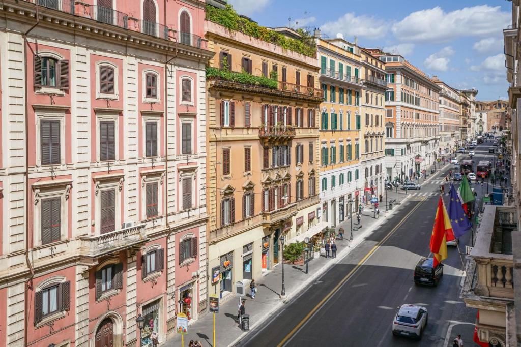 Otelden çekilmiş Roma şehrinin genel bir manzarası veya şehir manzarası