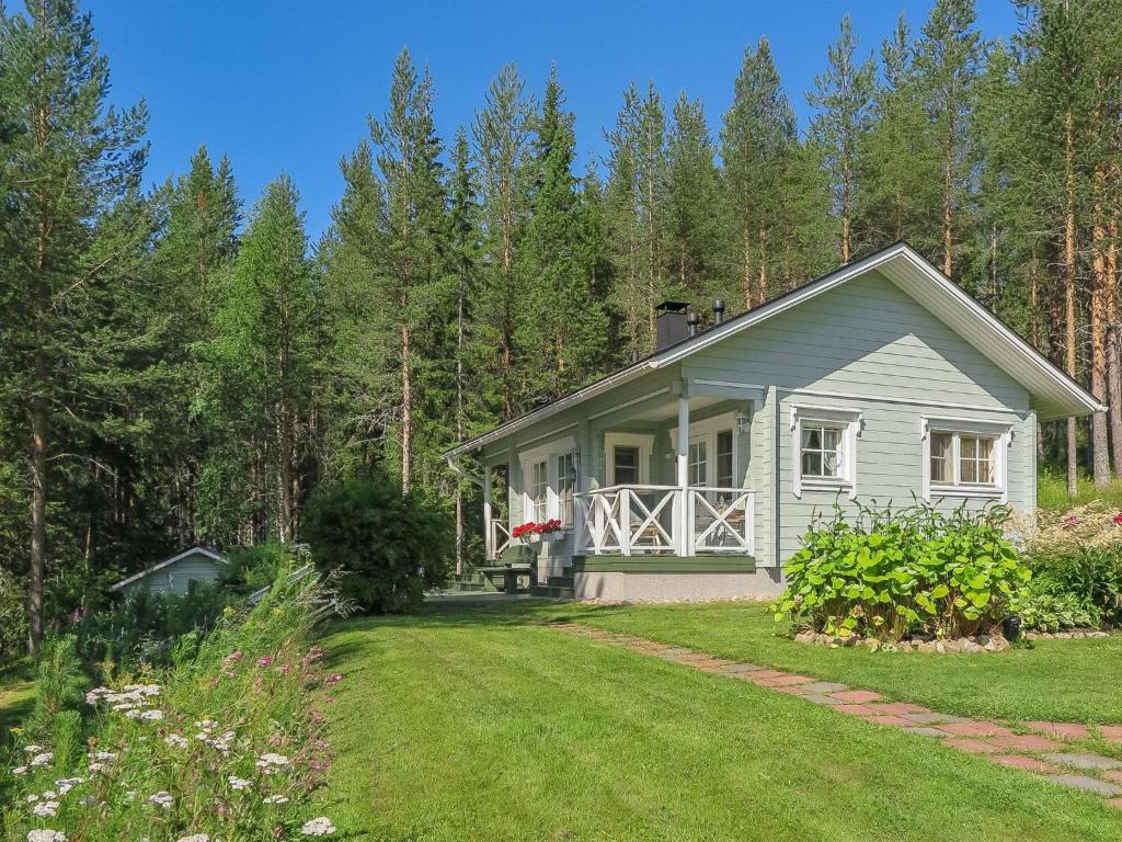 a small house in the middle of a yard at Holiday Home Sipukka by Interhome in Meltaus