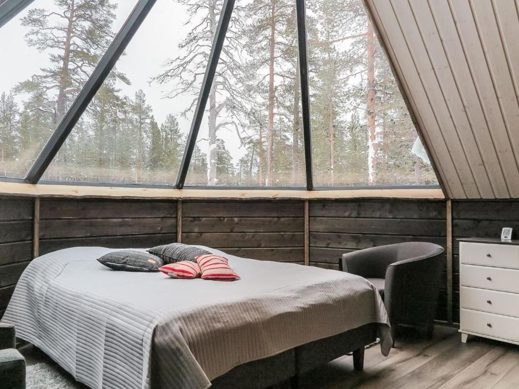 glass igloo village Finland 