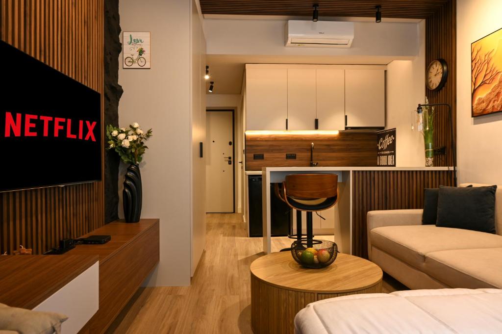 The Signature by Solessa Urban Suite in Ladadika