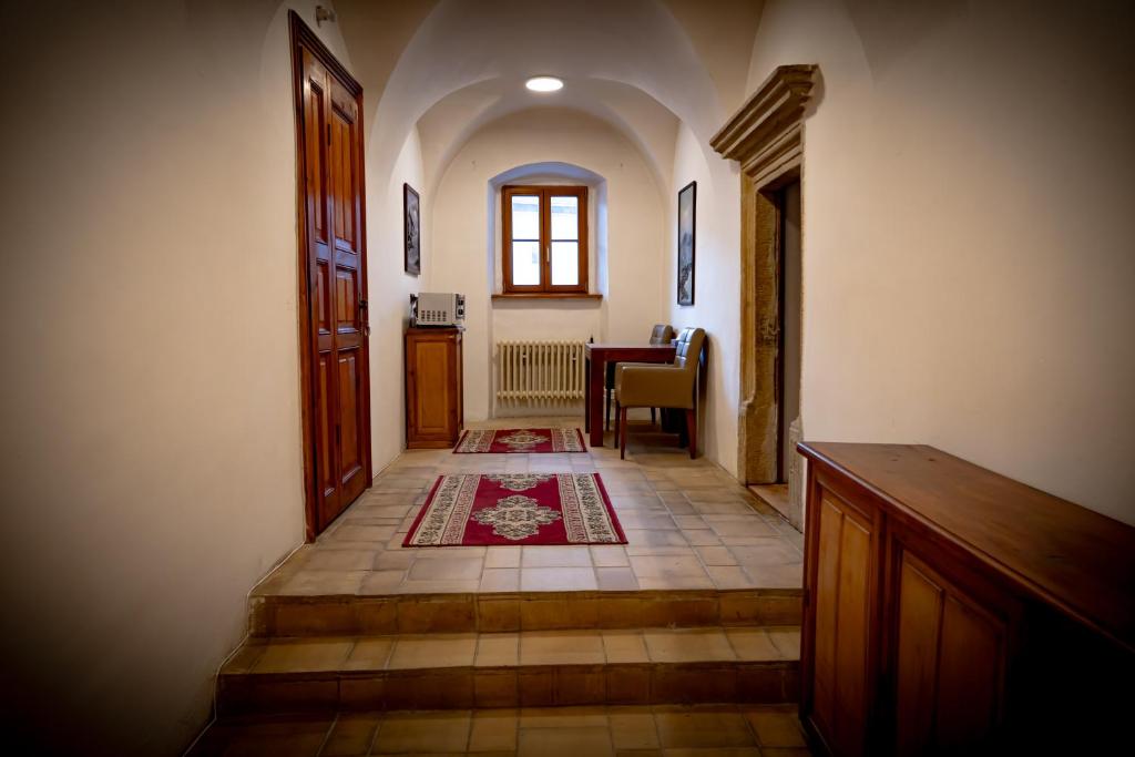 a hallway with a door and a table in a room at Penzion Nattali in Poprad