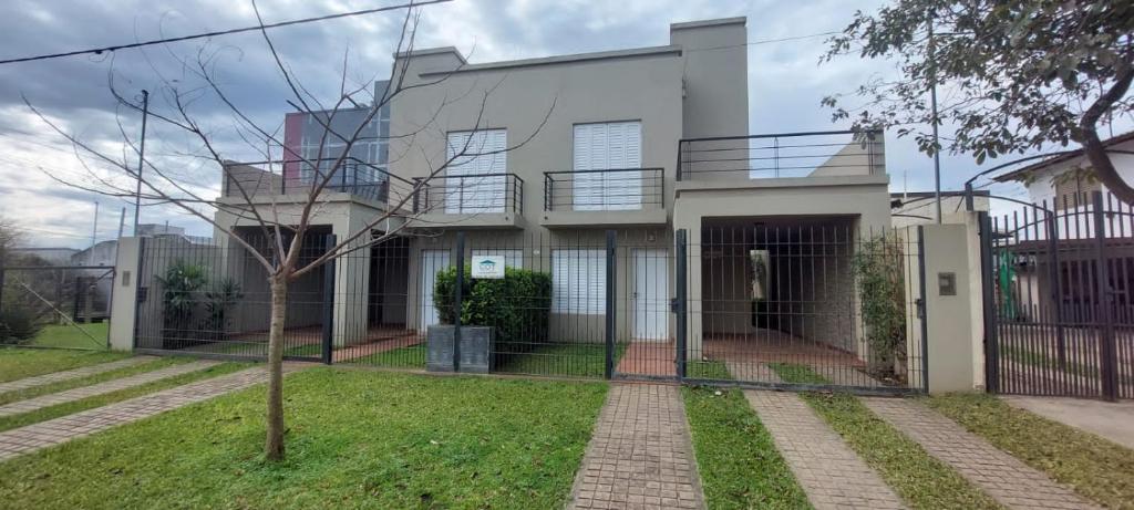 a white house with a fence in front of it at Alfonsina 2 in Colón