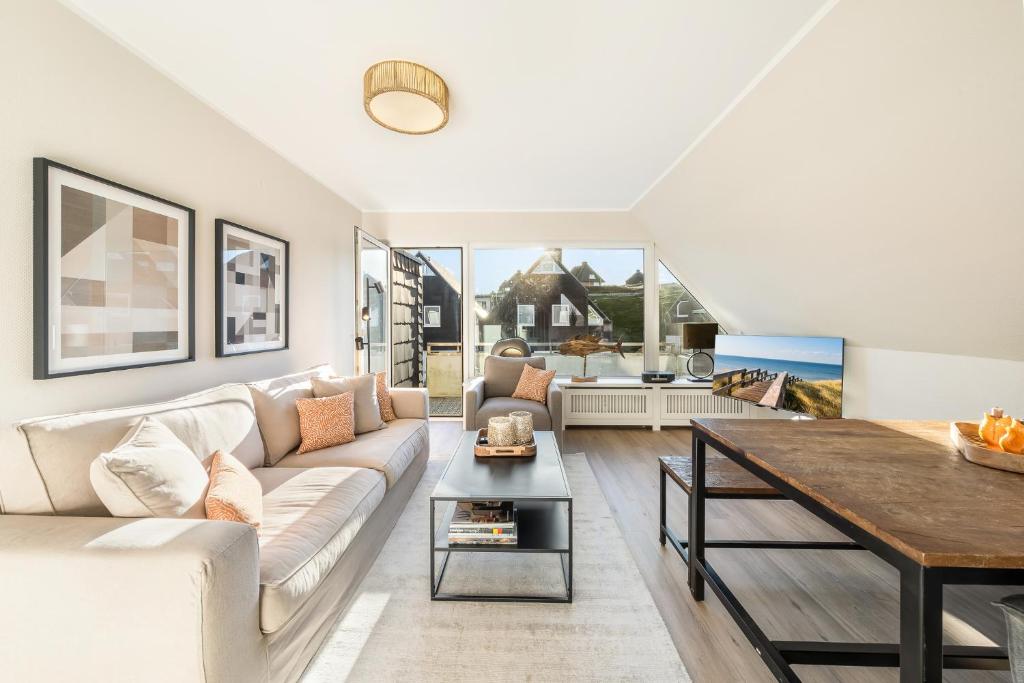 a living room with a couch and a table at Mare in Hörnum