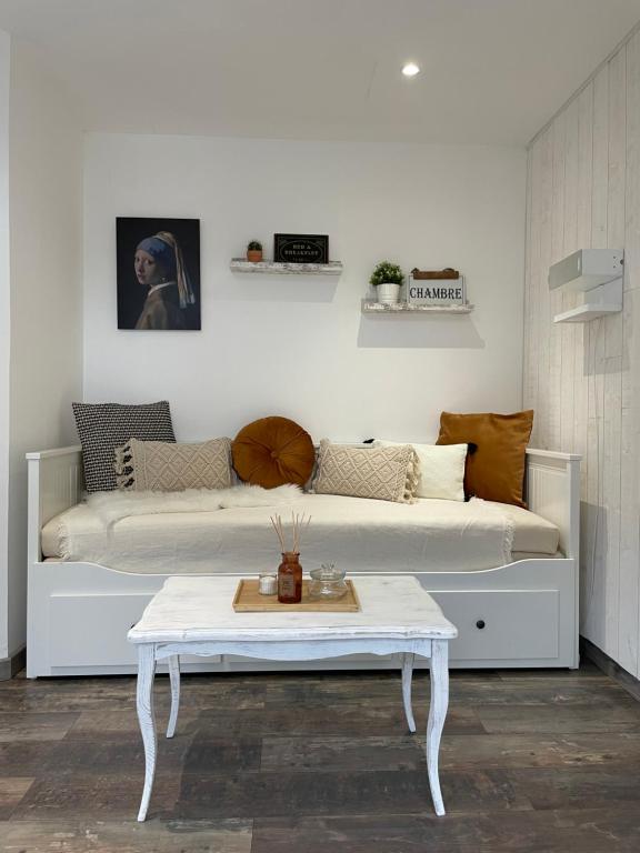 Charmant Studio