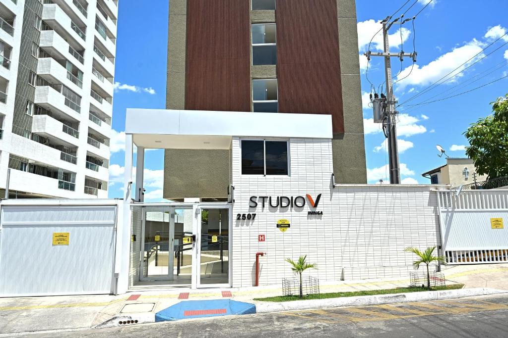 a building with a subway sign on it at Nobile Stays Ininga in Teresina