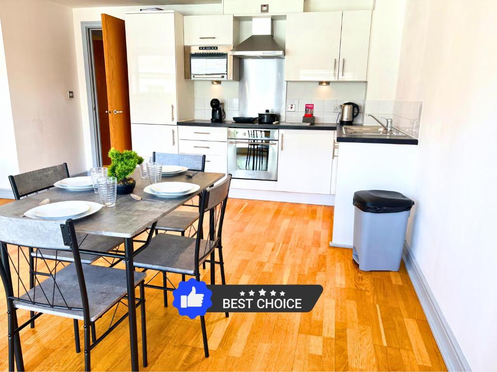 Best York City Centre 2 Bed Apartment with Views - Steps from Top Attraction - Housity