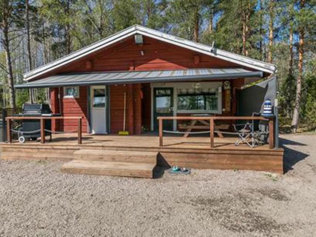a small cabin with a picnic table in front of it at Holiday Home Jarsala by Interhome in Töfsala