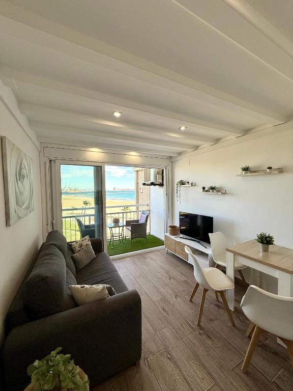 a living room with a couch and a table at Paradis Costa in La Pineda
