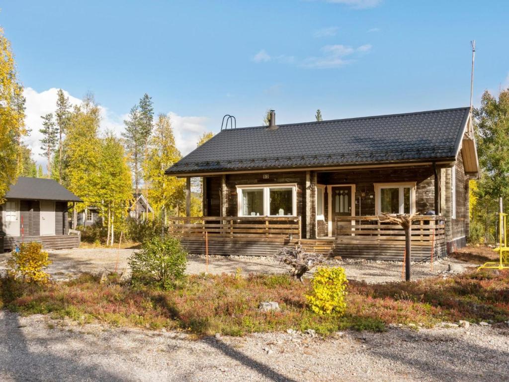 a log cabin with a porch and a house at Holiday Home Lapinvouti by Interhome in Levi