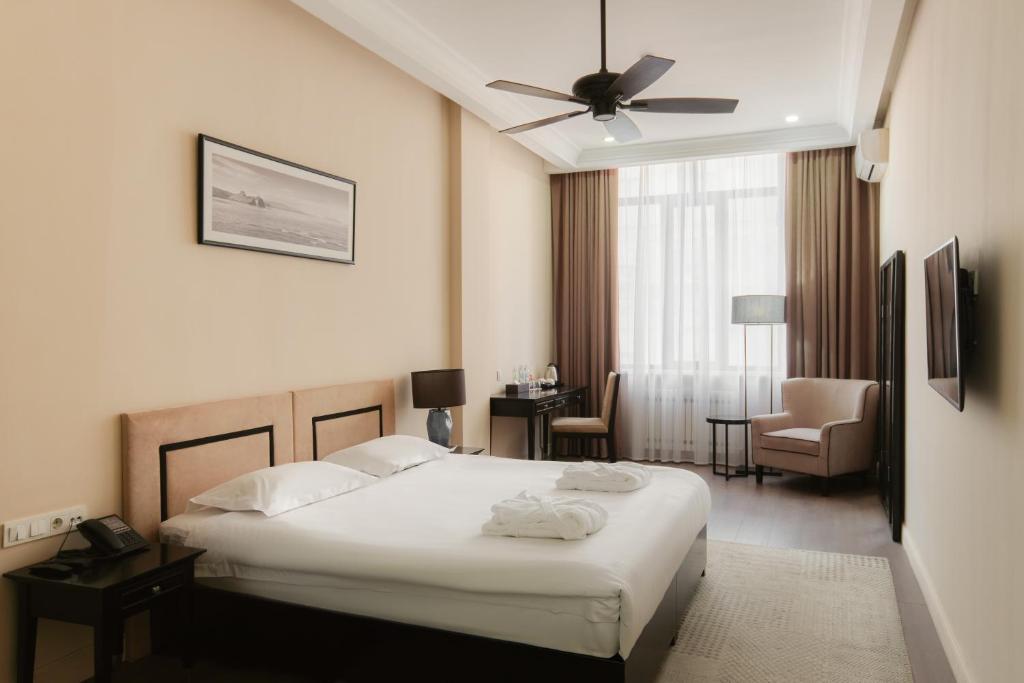 Madison Ave Hotel Bishkek