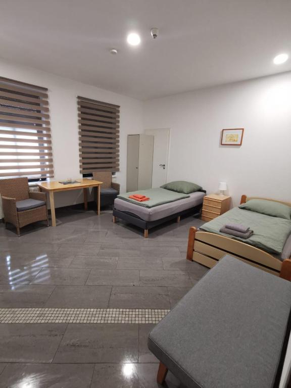 a room with two beds and a table and chairs at Ferienwohnung-Monteurwohnung-Parkplatz in Meine