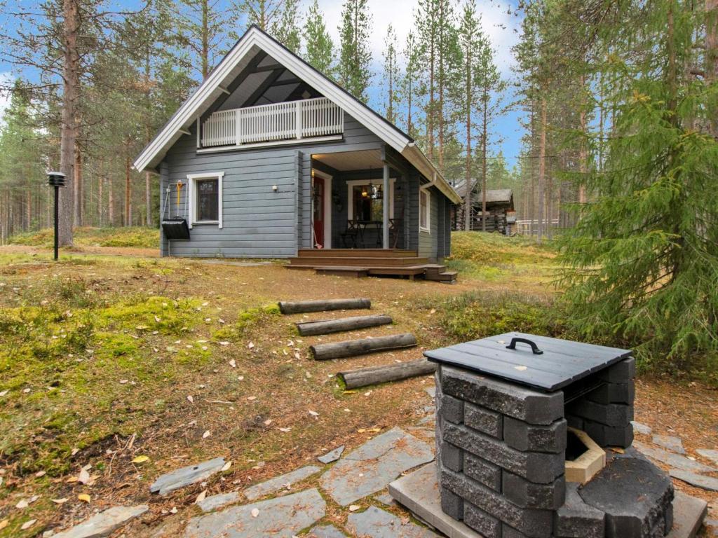 a small house in the middle of a yard at Holiday Home Pikku pyhis by Interhome in Pyhätunturi