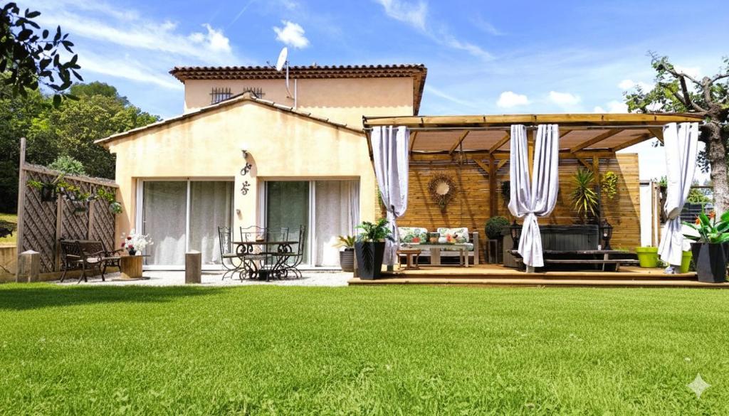 a backyard with a pergola and a lawn at Charmant studio avec terrasse et jardin au cœur de la Provence 4 étoiles in Camps-la-Source