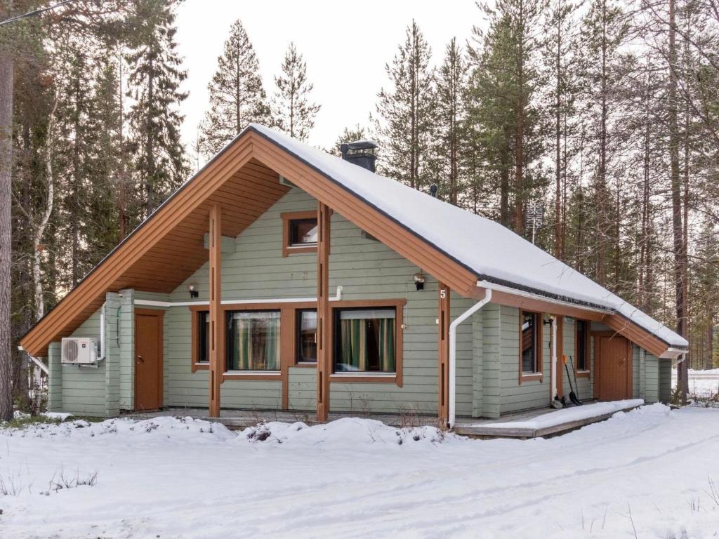 a small house in the snow in the woods at Holiday Home Sallassi by Interhome in Salla