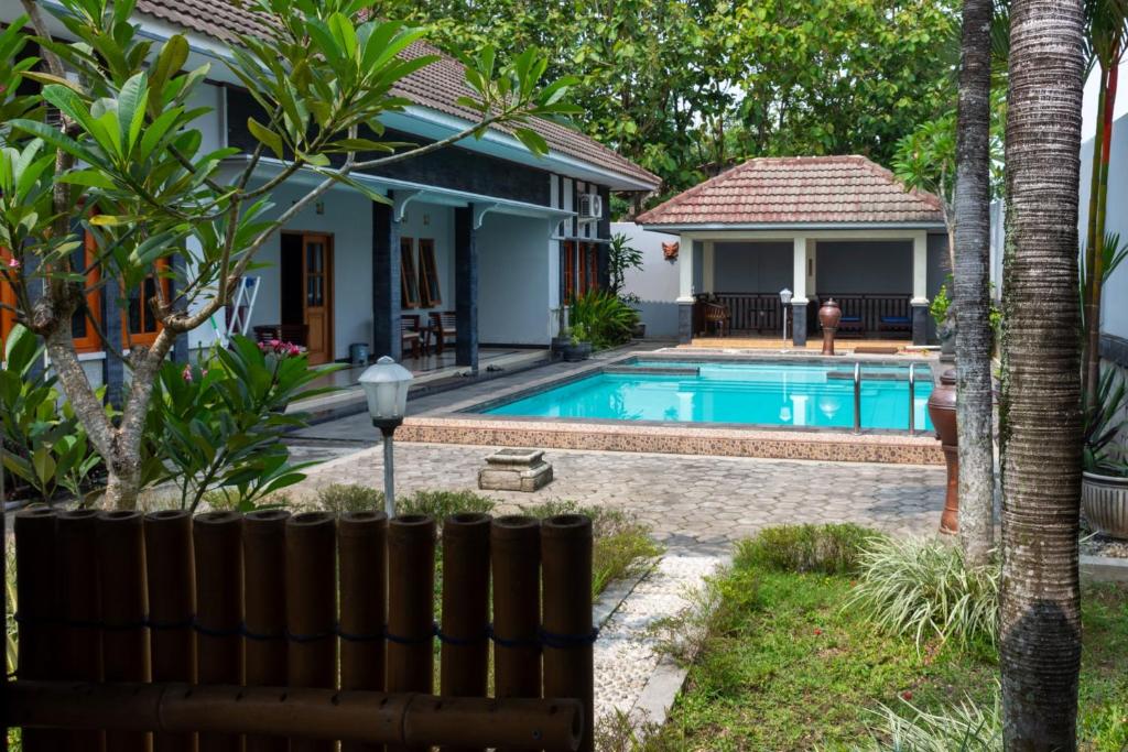 Villa Ditya - Luxury villa near Yogyakarta - Housity