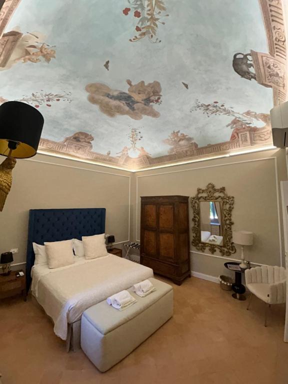 a bedroom with a bed and a painting on the ceiling at ViCity Orvieto, la Casa degli Affreschi e la Casa del Giardino Segreto in Orvieto