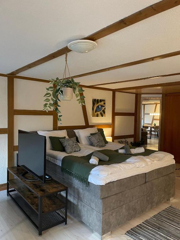 a bedroom with a large bed in a room at Studio with Kitchen & Parking near Thun and Bern in Herbligen 