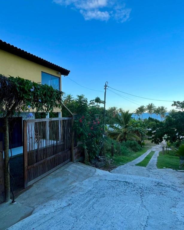 a house with a gate and a driveway at Pousada Leve Mar in Ilhéus
