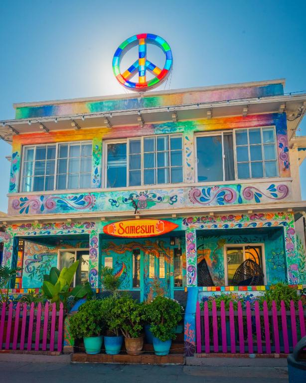 a colorful building with a kite on top of it at Samesun Ocean Beach Hotel & Hostel in San Diego